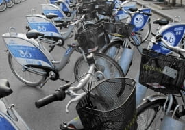 27.02.2014 Warszawa , Ulica Traugutta . Wypozyczalnia rowerow Veturilo . Fot . Przemek Wierzchowski / Agencja Gazeta SLOWA KLUCZOWE: rower komunikacja wypozyczalnia /FR/