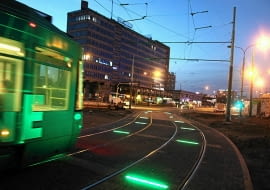05.08.2013 Katowice . Podswietlano torowisko przy przystanku " Katowice - Rynek " . Fot . Dawid Chalimoniuk / Agencja Gazeta SLOWA KLUCZOWE: podswietlone torowisko tory lampy ledowe rynek
