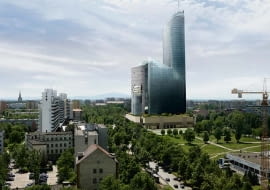 Sky Tower mocno zmieni krajobraz Wrocławia. Jego najwyższa wieża będzie ponaddwukrotnie wyższa od Poltegoru. Wizalizacja: Pracownia Projektowa Walas