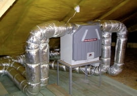 Centrala wentylacyjna, zwana rekuperatorem, zajmuje niewiele miejsca na strychu, w garażu lub pomieszczeniu gospodarczym.