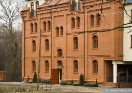 Kompleks mieszkalny na fundamentach młyna