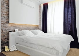 aranżacja sypialni, zagłówek, wezgłowie, ściana za łóżkiem STYLIZACJA DOROTA KARPINSKA FOT. JAKUB PAJEWSKI PUBLIKACJA CZTERY KATY NR 1 (219) - 1 2010 PUBLIKACJA CZTERY KATY NR 10 (240) - 10 2011 SLOWA KLUCZOWE: WNETRZE POKOJ SYPIALNIA MEBEL ZDJĘCIE DO WKŁADKI: PUBLIKACJA CZTERY KATY NR 1 (219) - CZASOPISMA