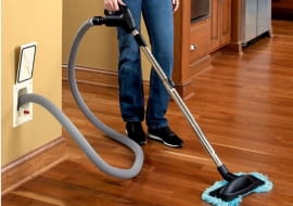 W nowym domu instalację centralnego odkurzania rozkłada się na dwa etapy. Instalację ssącą i elektryczną układa się w stanie surowym domu, zaś jednostkę centralną i akcesoria kupuje się w trakcie prowadzenia prac wykończeniowych.