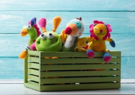 Drewniana skrzynia na zabawki