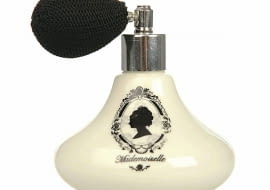 Na co dzień jesteśmy silne, zorganizowane, ciągle w biegu. W domu stwórzmy swój intymny kobiecy świat. <BR /> DESIGN NA CO DZIEŃ. Flakonik na perfumy, ceramika i metal Inne Meble 60 zł