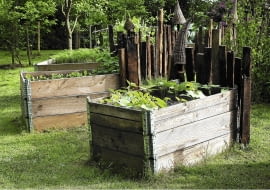 Hochbeete fŁr GemŁse aus alten Transportkisten SLOWA KLUCZOWE: Beet biologisch Bretter FŁllhorn Garten gšrtnern GemŁse GemŁsebeete Helga Noack Hochbeet Insekten Insektenhotel Kasten Kisten Korb KUrbe Ohrenkneifer OhrenwŁrmer pflanzen Pflanzenschutz Querformat