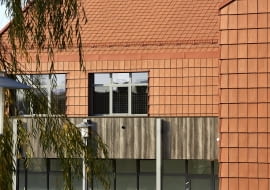 Szkoła Podstawowa im. Jana Pawła II w Psarach. Proj. Krzysztof Mroziuk i Karol Pietrucha, Mroziuk Architektura