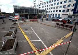 11.05.2010 , KATOWICE , PRZEBUDOWA DWORCA PKP , MIEJSCE W KTORYM POWSTANA ZASTEPCZE KASY BILETOWE. FOT. DAWID CHALIMONIUK / AGENCJA GAZETA