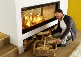 W pobliżu kominka warto wygospodarować miejsce na podręczny skład paliwa