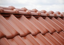 dach,gąsiory dachowe,kalenica,dachówka ceramiczna