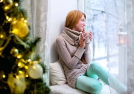 Przeziębienie można zwalczyć w zarodku. Jeśli tylko poczujemy lekkie dreszcze, wypijmy kubek ciepłej herbaty, np. z czarnego bzu lub lipy, by się rozgrzać. Warto też wzmocnić swoją odporność jeżówką lub czosnkiem.