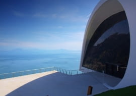 Audytorium w Ravello. Proj. Oscar Niemeyer.