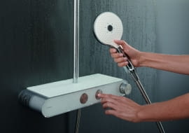 Technologia Click! umożliwia łatwy wybór trzech rodzajów strumienia w słuchawce prysznicowej.