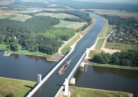 Skrzyżowanie wodne na rzece Łabie w okolicach Magdeburga.