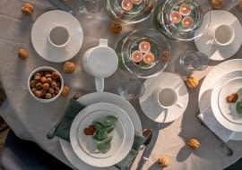 Świąteczny stół, a na nim zestaw Motif.