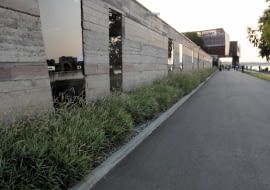 05.07.2012 WARSZAWA , OTWARCIE PAWILONU GLINANEGO PRZY CENTRUM NAUKI KOPERNIK . FOT . MATEUSZ BAJ / AGENCJA GAZETA . SLOWA KLUCZOWE: WISLA CNK GALERIA