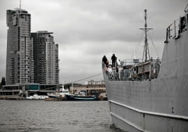 26.06.2012 GDYNIA , SKWER KOSCIUSZKI , OKRET MARYNARKI WOJENNEJ ' LUBLIN ' STACJONUJACY NA CODZIEN W PORCIE W SWINOUJSCIU . FOT. RENATA DABROWSKA / AGENCJA GAZETA SLOWA KLUCZOWE: MARYNARKA WOJENNA OKRET STATEK MARYNARZE LUBLIN SWINOUJSCIE