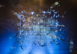 Szklana instalacja Edyty Barańskiej redefiniuje przestrzeń DOMOTEKI