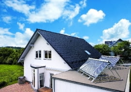 Problemu nadmiaru ciepła można produkowanego przez instalację solrną możemy uniknąć, montując odpowiedni rodzaj kolektorów lub ustawiając je pod większym kątem