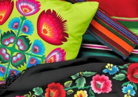 30.09.2010 , WNETRZA , SESJA KOLOR I WZOR , TEMAT POLSKI FOLKLOR ( DLA : CZTERY KATY ) . STYLIZACJA JOANNA PLACHECKA , ASYSTENT FOTO LUKASZ FALKOWSKI .