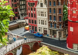 Kamienice Amsterdamu - model wykonany z klocków LEGO.