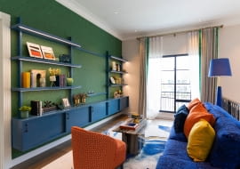 Kolorowe mieszkanie rodziny z dziećmi