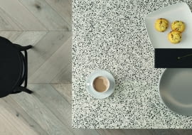 Konglomeraty wyglądem mogą przypominać nie tylko kamień, ale też inne materiały np. lastryko.