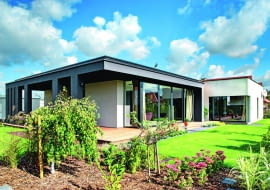 UWAGA ! PONOWNA PUBLIKACJA WYLACZNIE ZA ZGODA WLASCICIELIDOM PARTEROWY - WIDOK Z OGRODUFOT. BARTOSZ MAKOWSKIPUBLIKACJA LADNY DOM NR 4 (150) - 4 2011