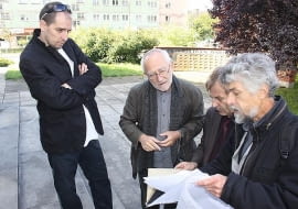 Peter Zumthor (drugi od lewej) podczas rozmów o przebudowie synagogi w Kielcach