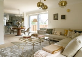 Elegancja i złote detale - aranżacja domu projektu MM Architekci