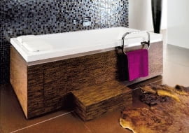 Osoby o ponadprzeciętnym wzroście powinny szukać niestandardowych rozwiązań - na przykład ten model wanny ma 200 cm długości