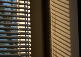 Rolety termoizolacyjne – jak działają i czy naprawdę oszczędzają energię?