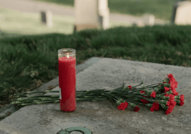 Polacy masowo googlują 'wiązanki na Wszystkich Świętych': 5 najlepszych kwiatów na groby