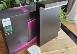 Lampa Philips Hue Nyro i mostek Philips Hue Bridge