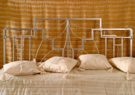 11.03.2004 WARSZAWA , LOZKO , KROK PO KROKU STYLIZACJA MARIANNA BAUMAN DLA CZASOPISMA CZTERY KATY FOT. ARKADIUSZ SCICHOCKI / AGENCJA GAZETA PUBLIKACJA CZTERY KATY NR 5 (151) - 5.2004 PUBLIKACJA CZTERY KATY NR 5 (175) - 5.2006