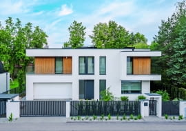 Choć droga do tego domu była dosyć kręta (wiele wersji projektowych) to ostatecznie udało się stworzyć budynek w pełni odpowiadający potrzebom właścicieli.