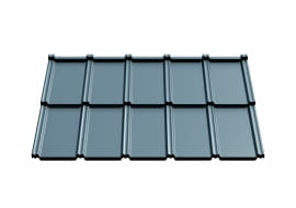 Nowoczesna blachodachówka  Passa de Lux to najnowocześniejsza płaska blachoda chówka, która zamieni dach w prawdziwą wizytówkę  domu. Montaż  na dachach już od 15° nachylenia otwiera  architektom i inwestorom zupełnie nowe możliwości  projektowe, a specjalnie zaprojektowany rowek skutecz nie odprowadza wodę, gwarantując szczelność nawet  w trudnych warunkach pogodowych. Minimalistyczna,  elegancka forma harmonijnie wpisuje się w nowoczesne  projekty, dodając bryle budynku lekkości i wyrafinowa nego stylu. Długoletnia gwarancja to nie tylko dowód  jakości, ale i spokój inwestora na lata – dach pozostaje  trwały, estetyczny i niezawodny bez względu na upływ  czasu. blachpol. pl