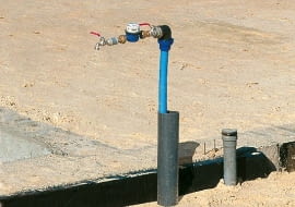 przyłącze wodociągowe,zimna woda,przyłącze wody do domu,instalacja wodociągowa