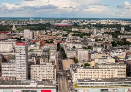 Widok z lotu ptaka na ulicę Złotą w Warszawie.
