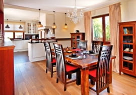 WNETRZA , JADALNIA . MEBLE