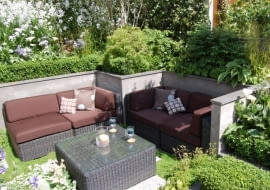 Sposoby na optyczne powiększanie ogrodu. Granice posesji ukryte za ścianą zieleni