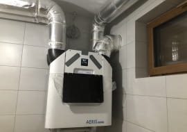 Dzięki odzyskowi ciepła rekuperacja pozwala obniżyć koszty ogrzewania domu. Oszczędności mogą sięgnąć nawet o 50%