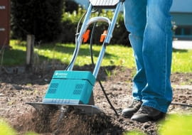 1.kompaktowy kultywator, dzięki małej wadze (8 kg) i składanej rączce łatwy do przechowywania, ok. 1000 zł, Gardena