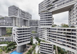 Interlace: apartamentowiec w Singapurze zaprojektowany przez OMA i Ole Sheerena. Wertykalna wioska złożona z 31 bloków poukładanych na sobie niczym klocki wokół zielonych dziedzińców.