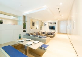 Mieszkanie "Yo! Home" zaprojektował Simon Woodroffe.