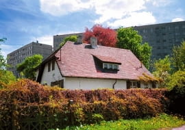 02.05.1999 KATOWICE NIKISZOWIEC OSIEDLE DOMKOW GORNICZYCH. W LATACH SIEDEMDZIESIATYCH POSTAWIONO TUTAJ BLOKOWISKO NISZCZAC STARA ARCHITEKTURE