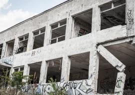 Budynek koszar raczej długo jeszcze nie postoi