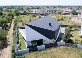 RE: TRIANGLE HOUSE. Proj. REFORM Architekt
