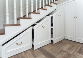 Przechowywanie pod schodami