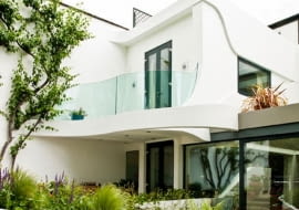 Dom w Clapham przebudowany przez Alexa Haw i architektów z Atmos Studio.